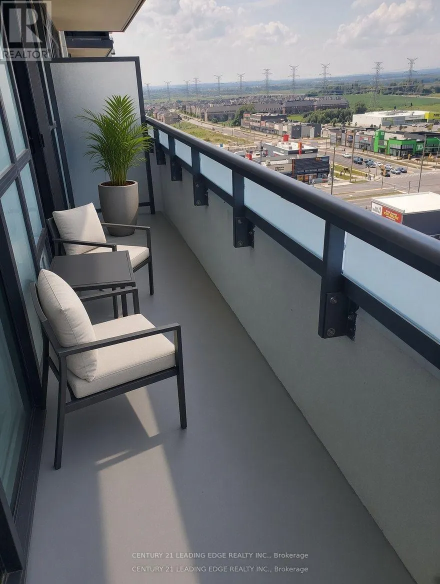 1236 - 2545 SIMCOE STREET