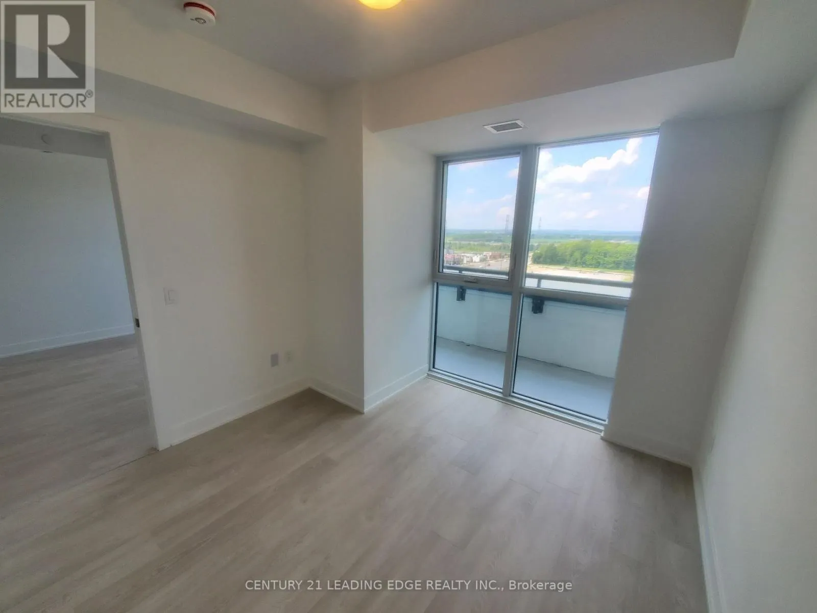 1236 - 2545 SIMCOE STREET