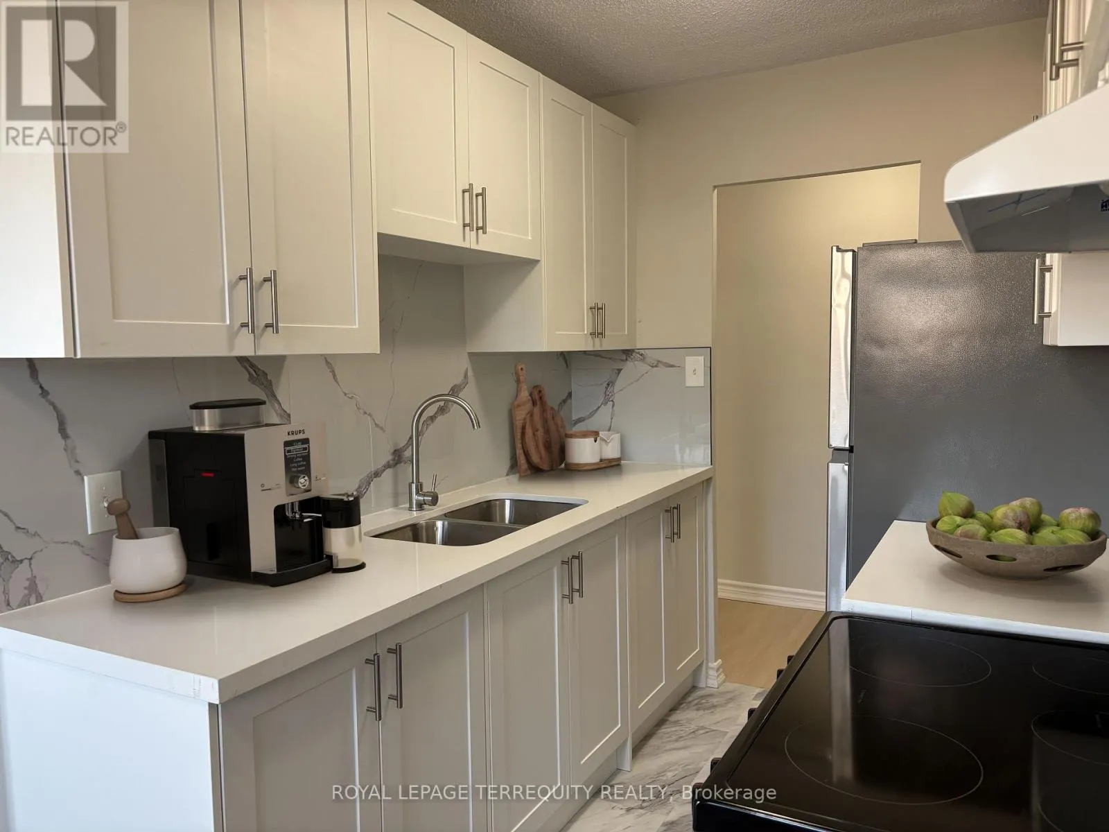 302 - 200 PARK ROAD N