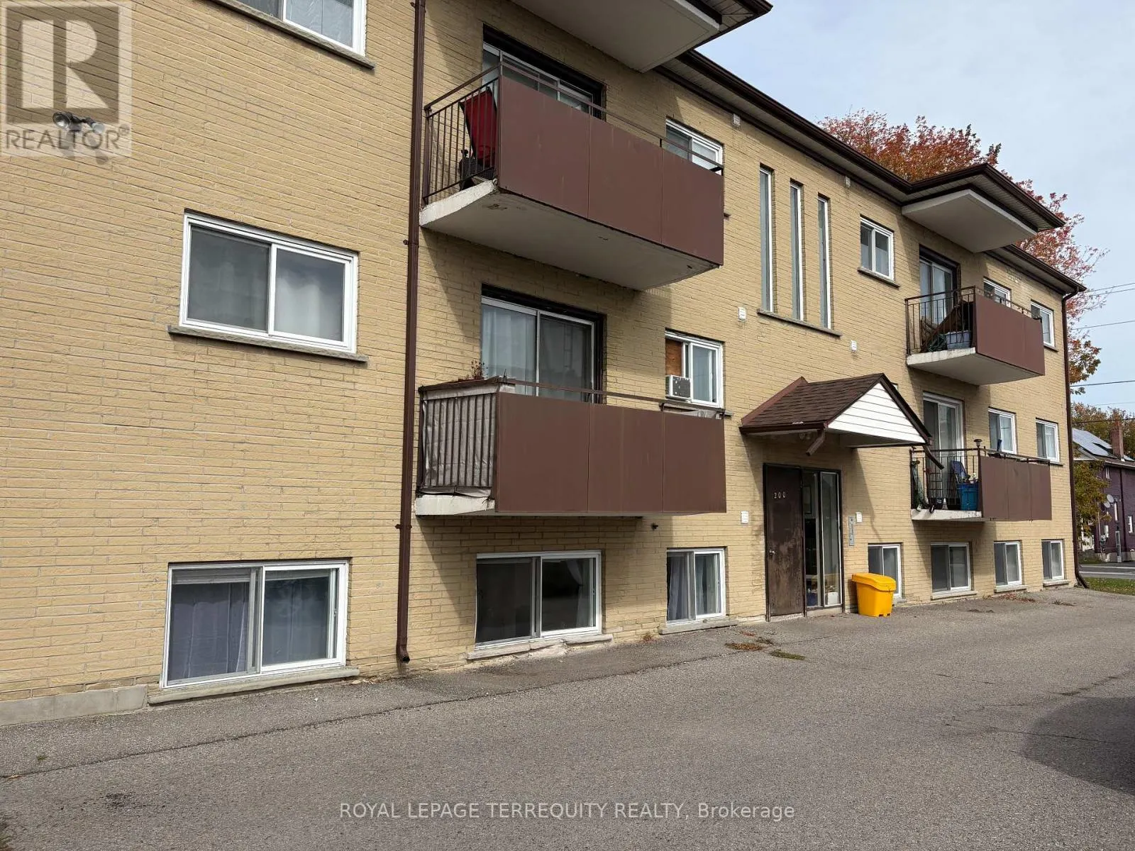 302 - 200 PARK ROAD N