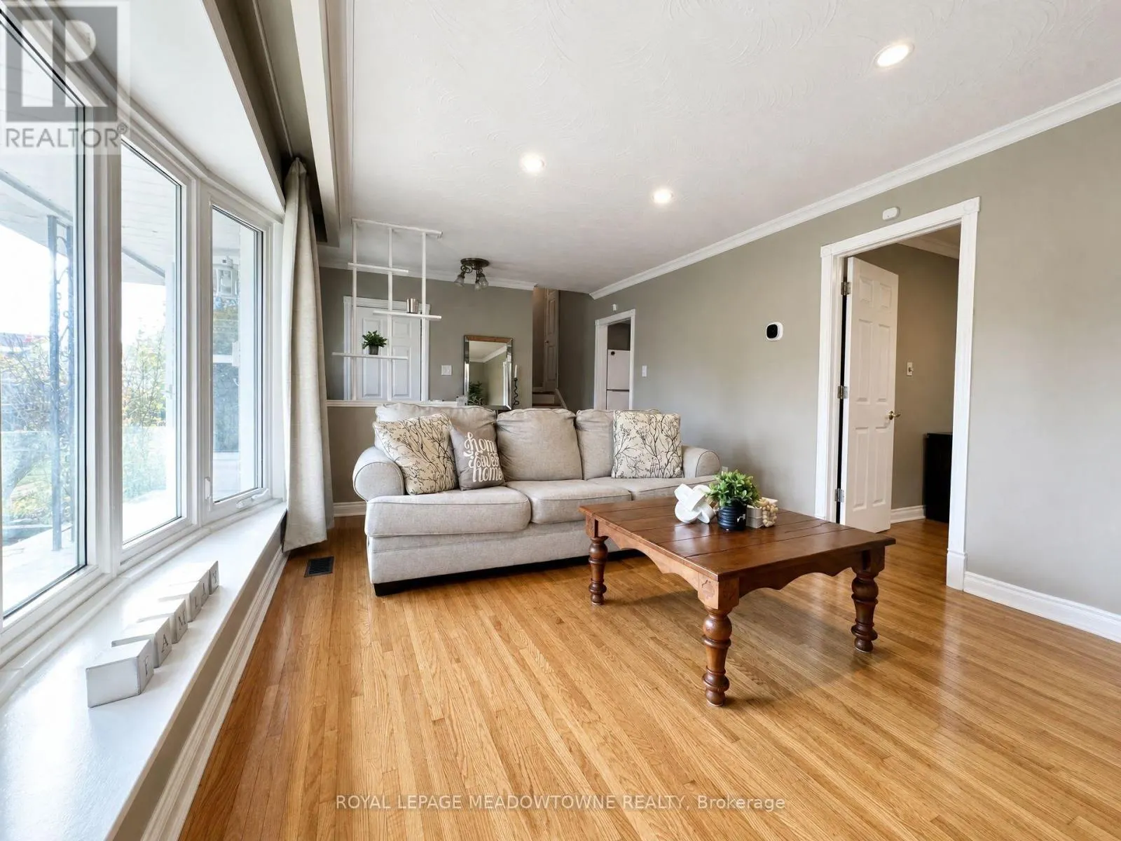 UPPER - 158 CORONATION DRIVE