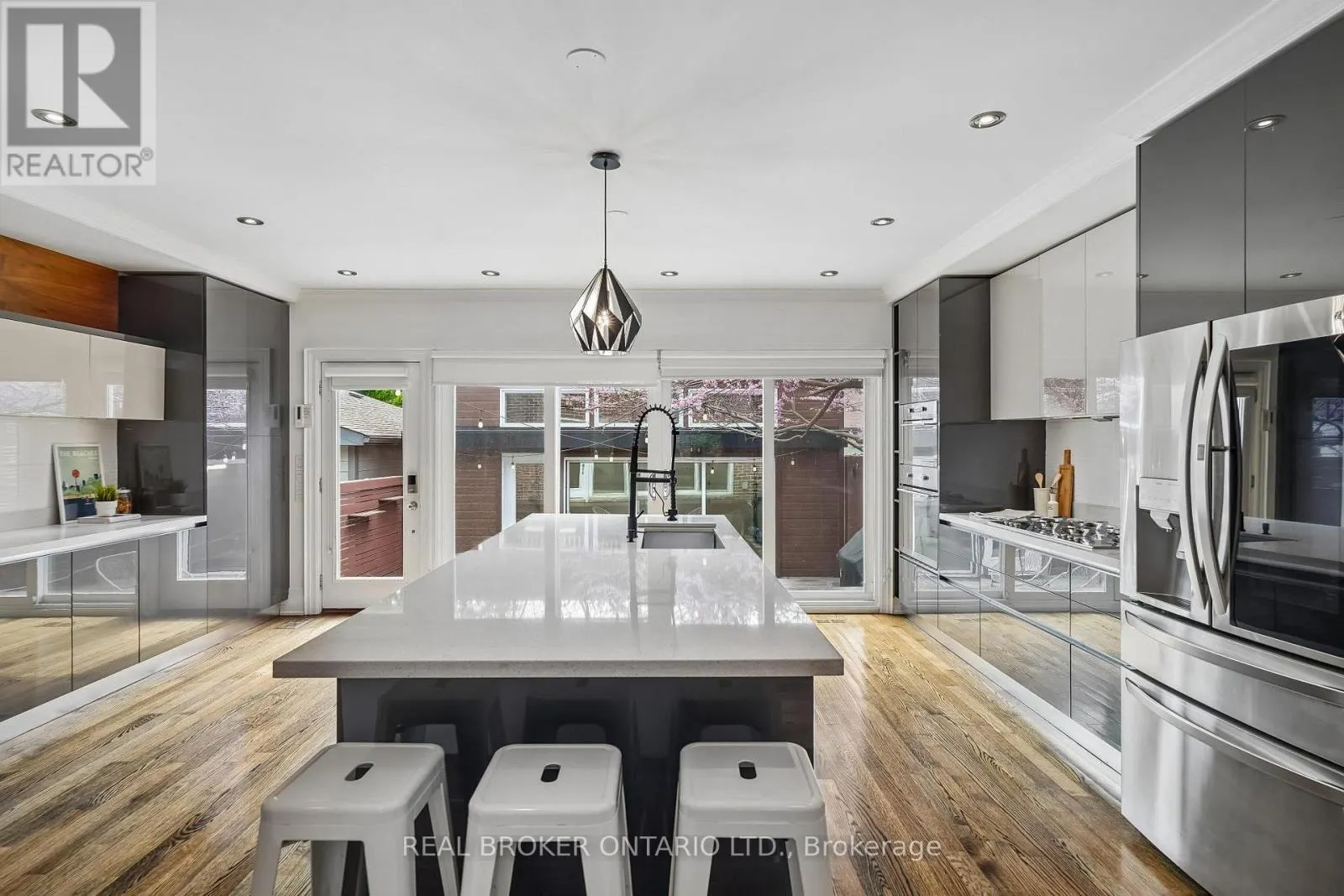 20 BROOKMOUNT ROAD