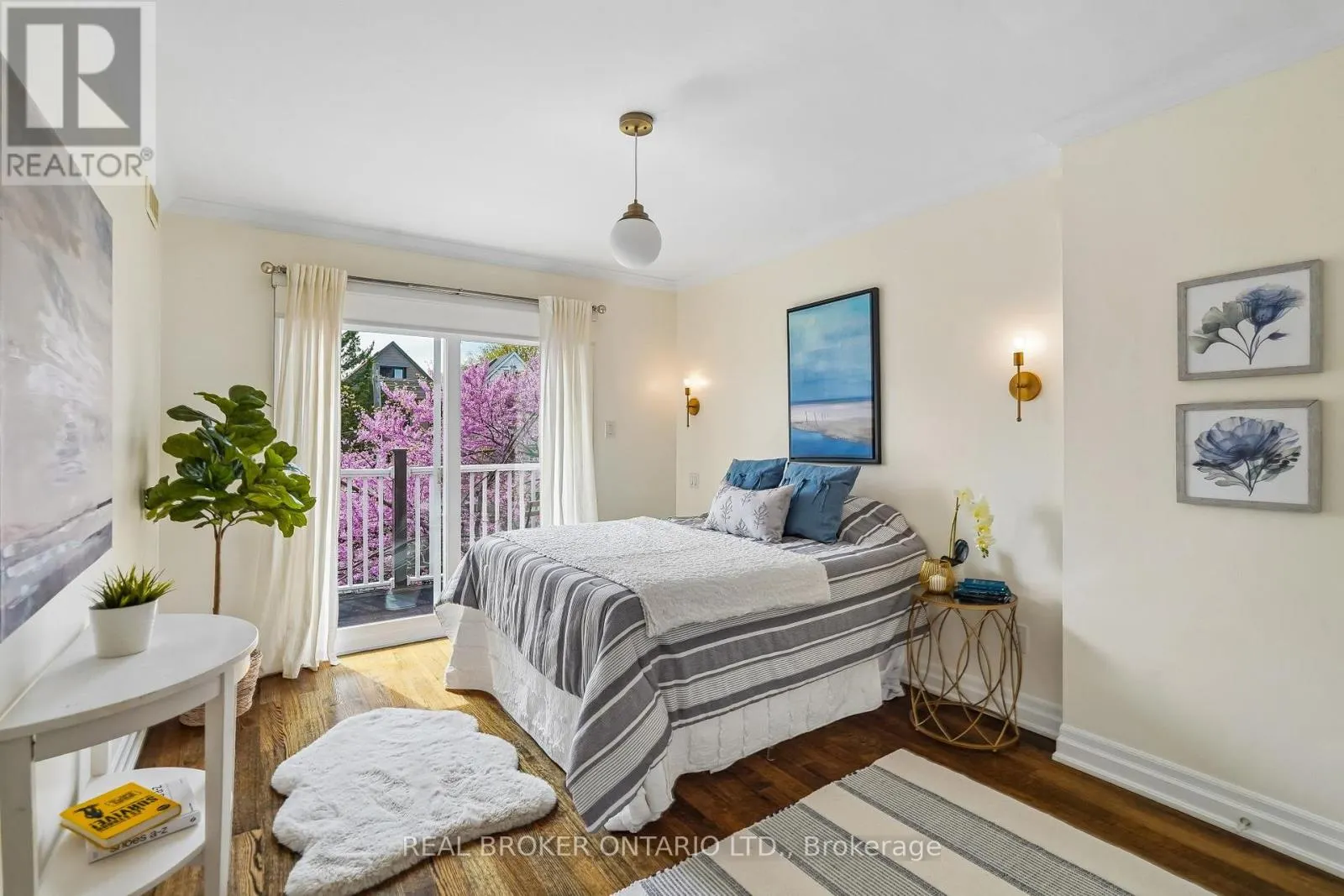 20 BROOKMOUNT ROAD