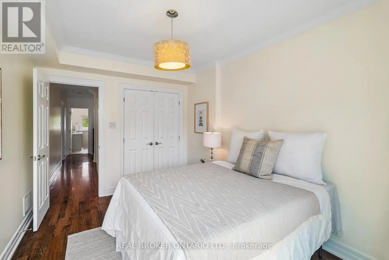 20 BROOKMOUNT ROAD