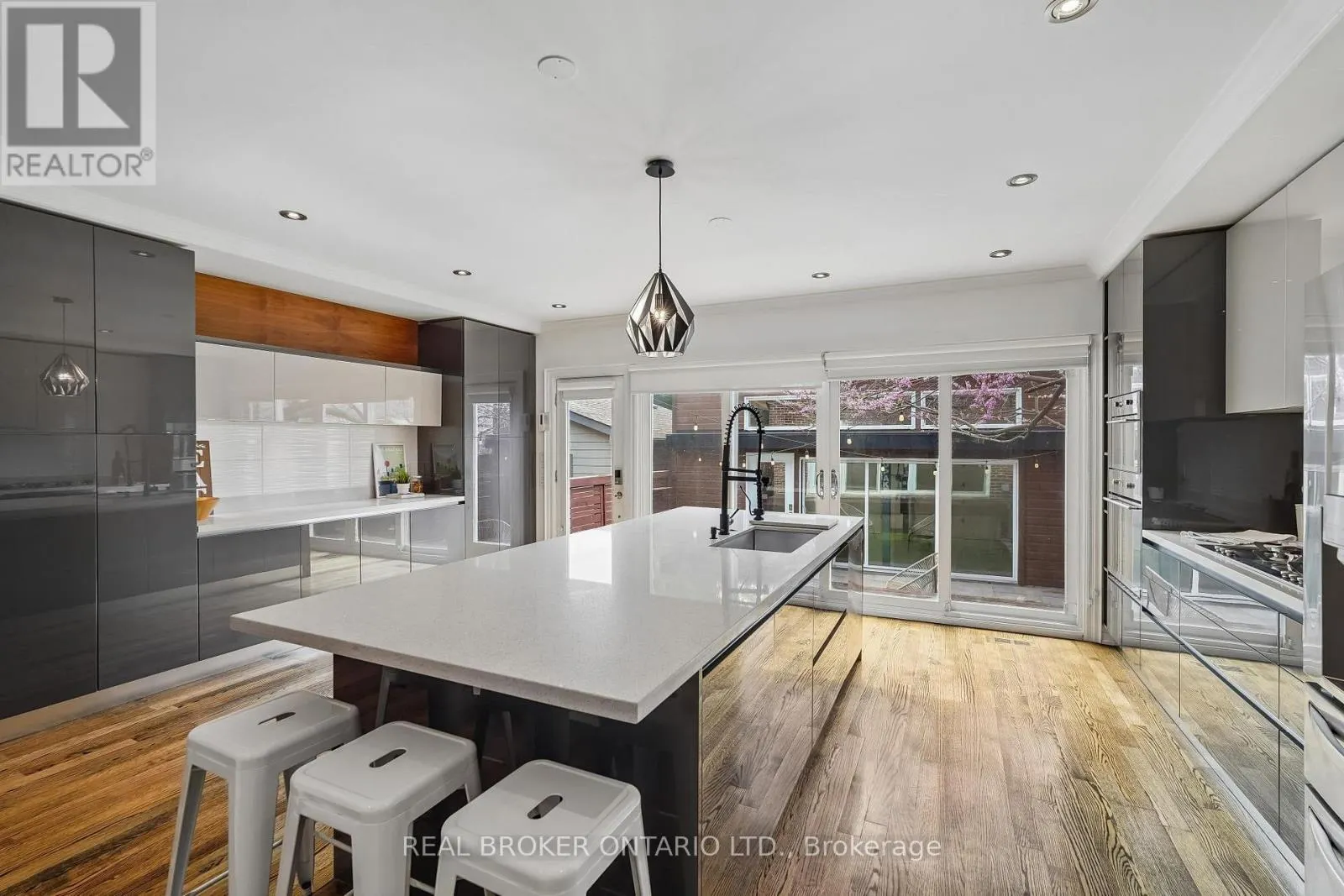 20 BROOKMOUNT ROAD