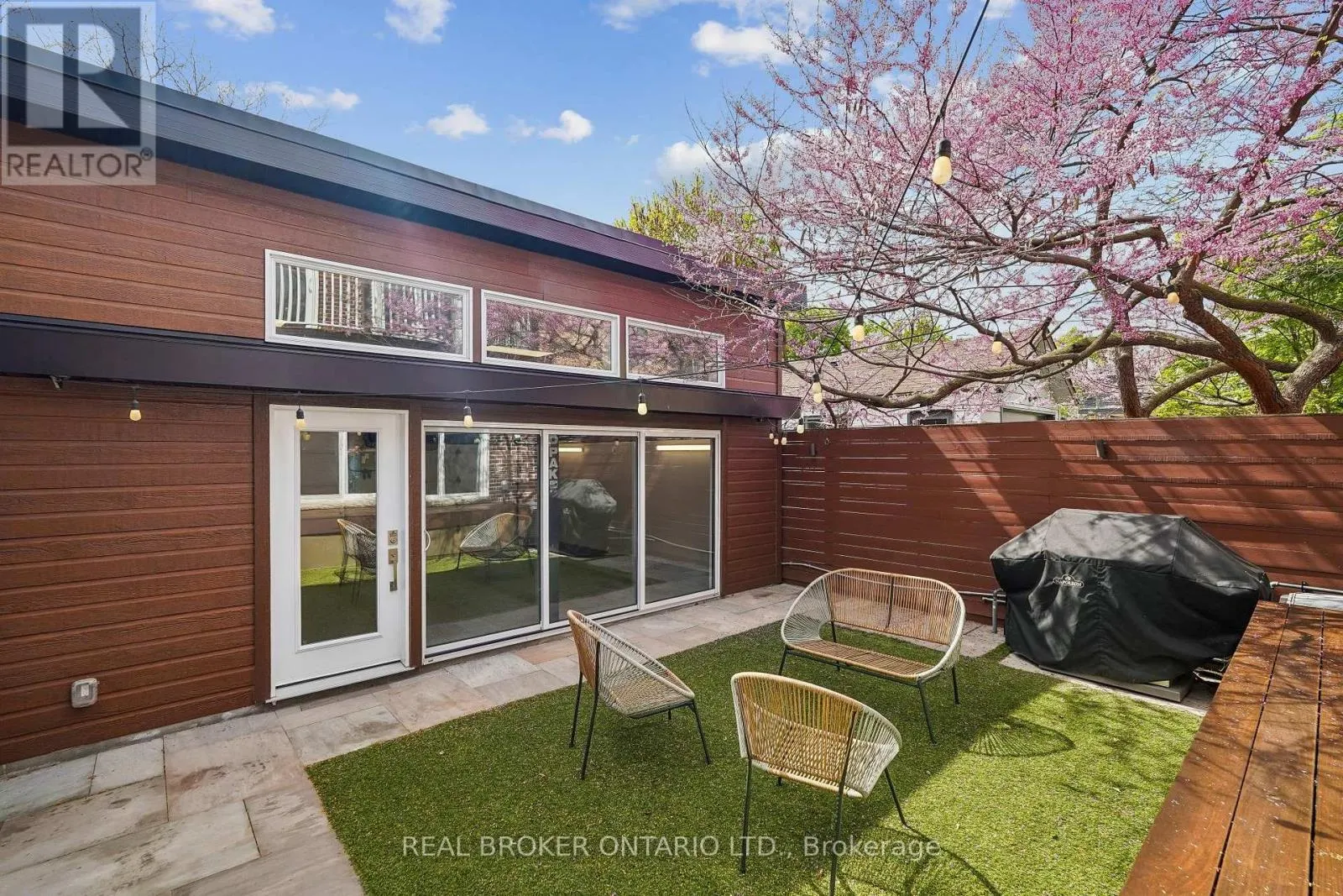 20 BROOKMOUNT ROAD