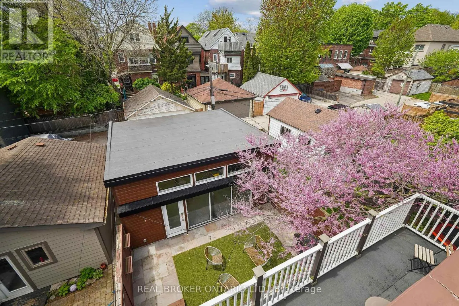 20 BROOKMOUNT ROAD