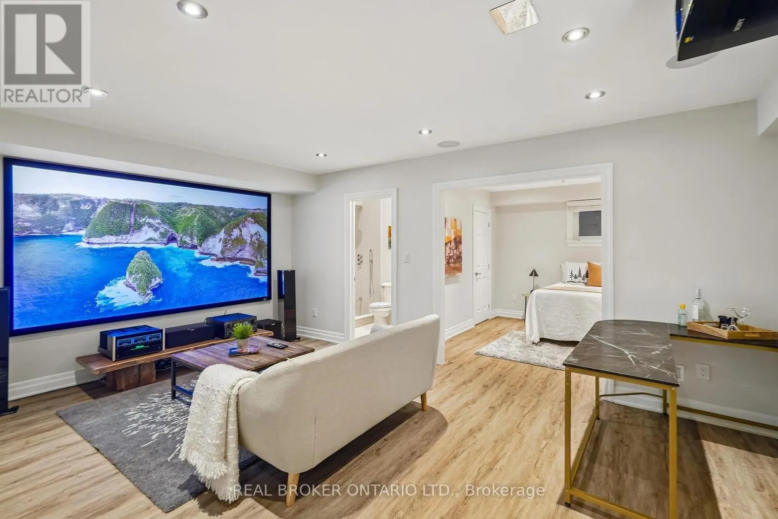 20 BROOKMOUNT ROAD