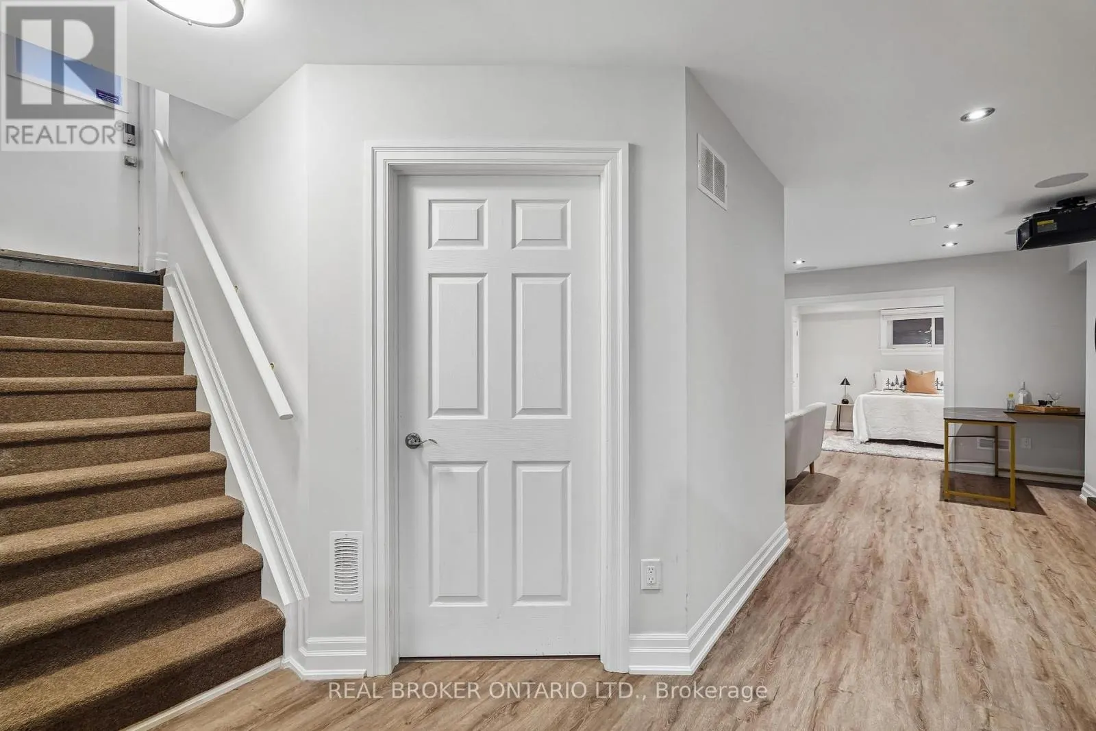 20 BROOKMOUNT ROAD