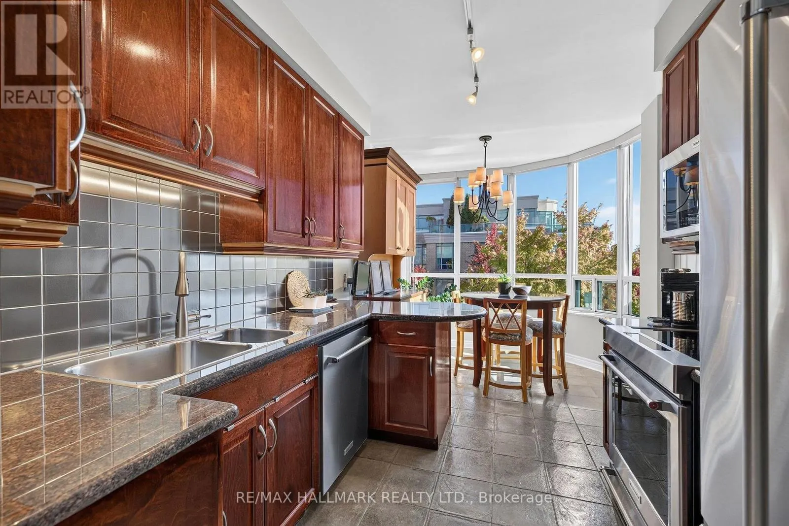 410 - 9 BOARDWALK DRIVE