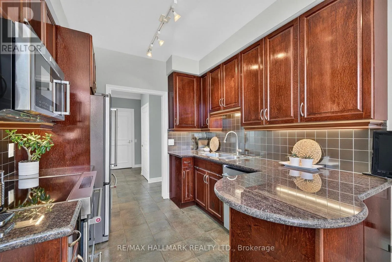 410 - 9 BOARDWALK DRIVE