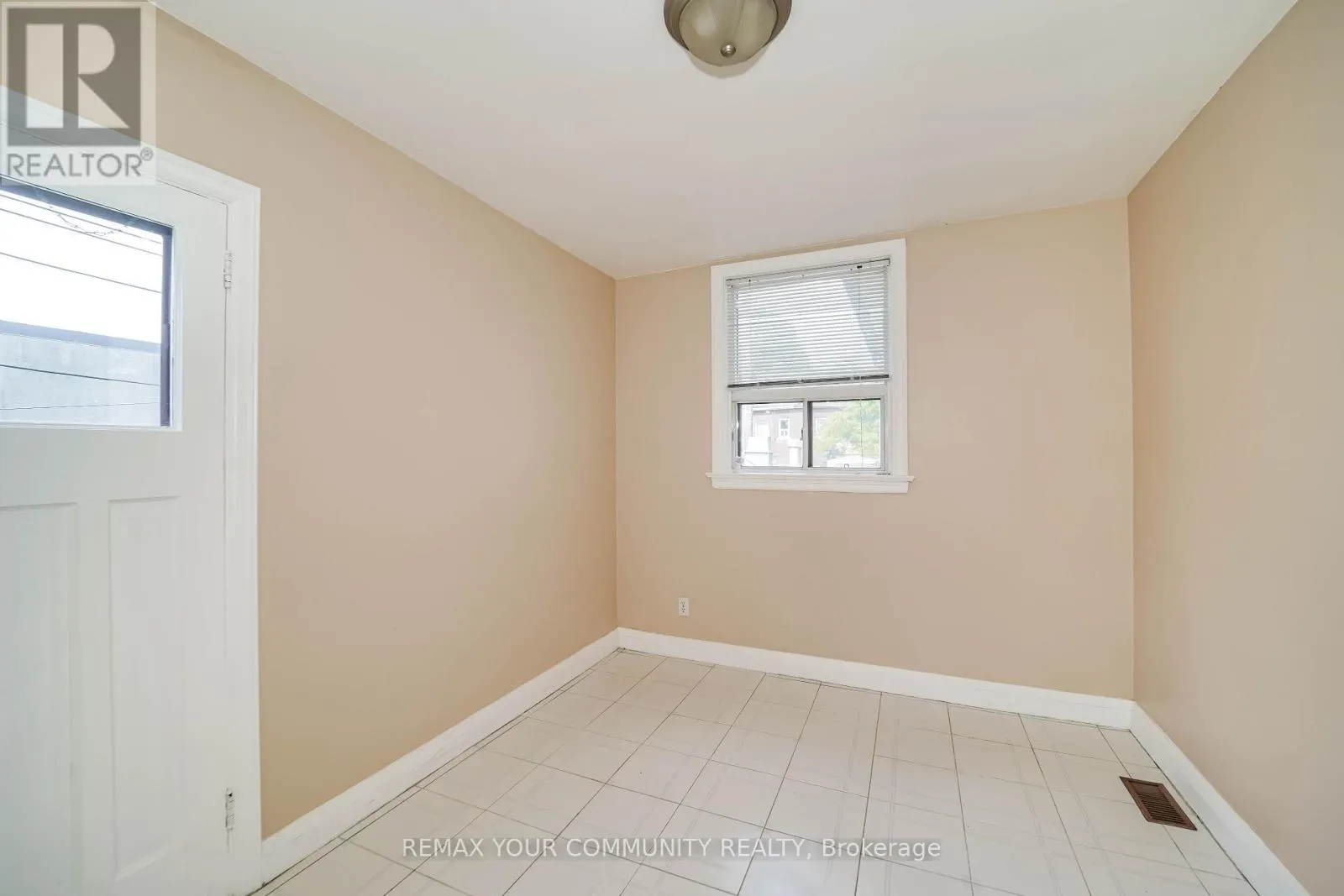 ROOM 3 - 1378 DANFORTH AVENUE