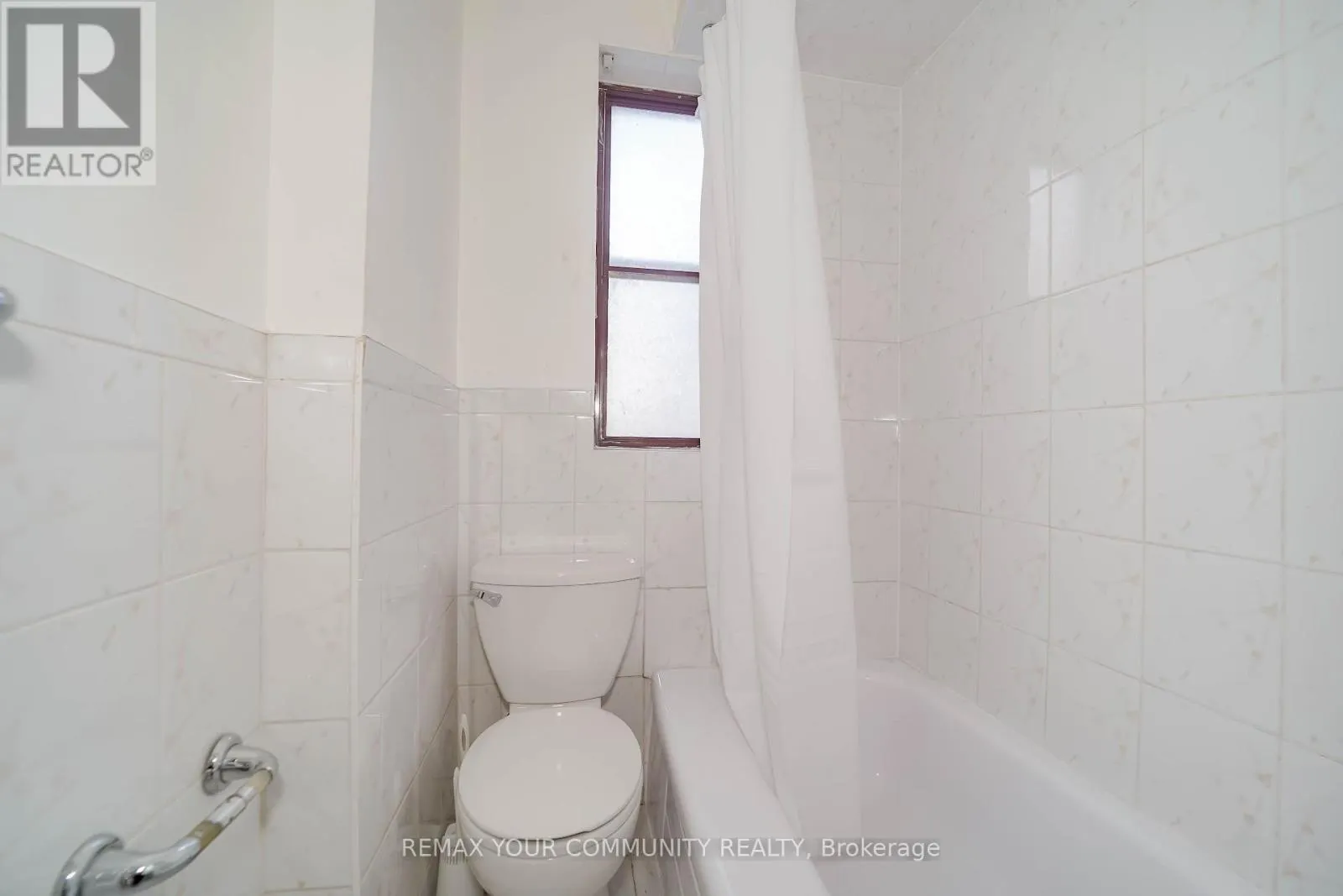 ROOM 3 - 1378 DANFORTH AVENUE