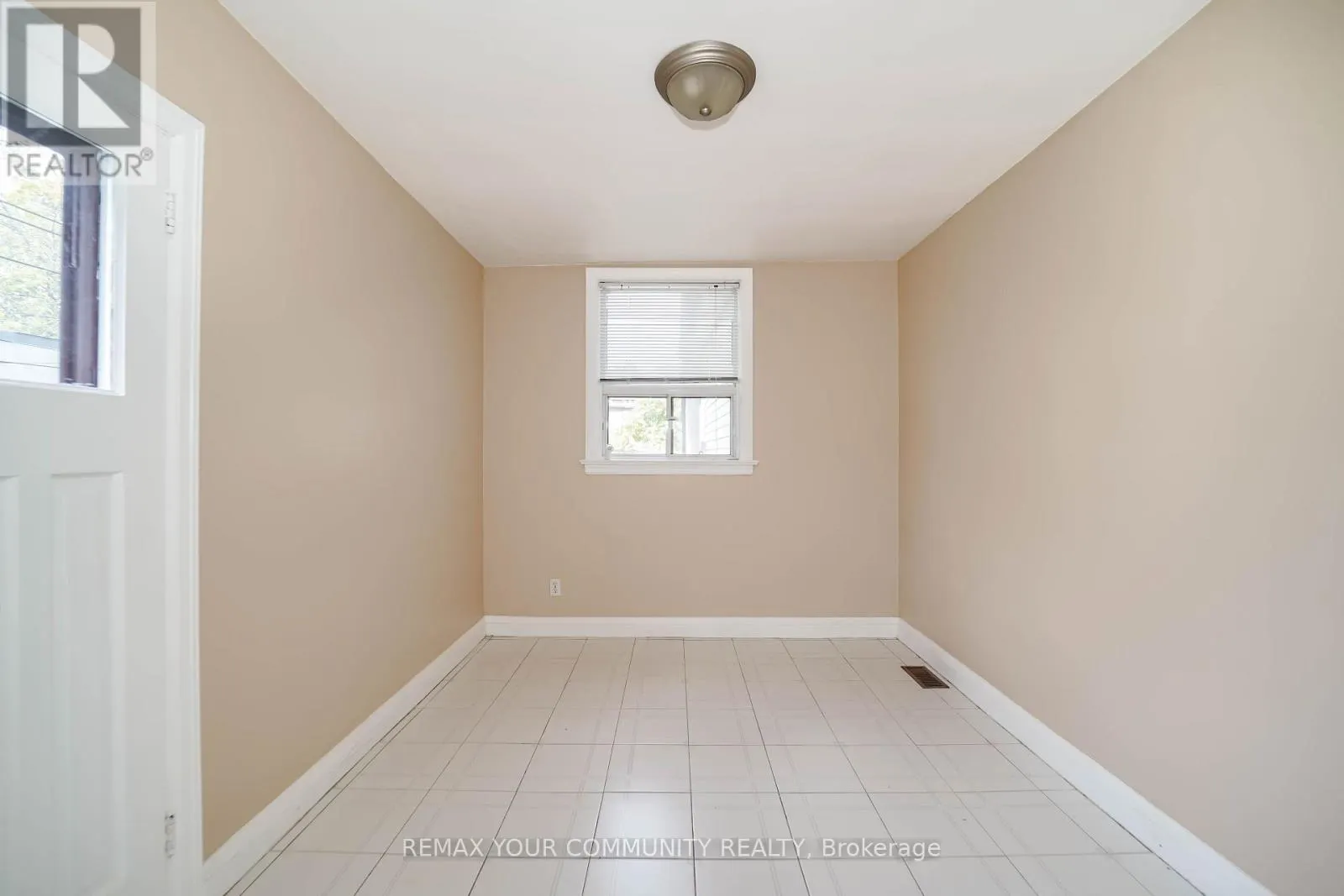 ROOM 3 - 1378 DANFORTH AVENUE