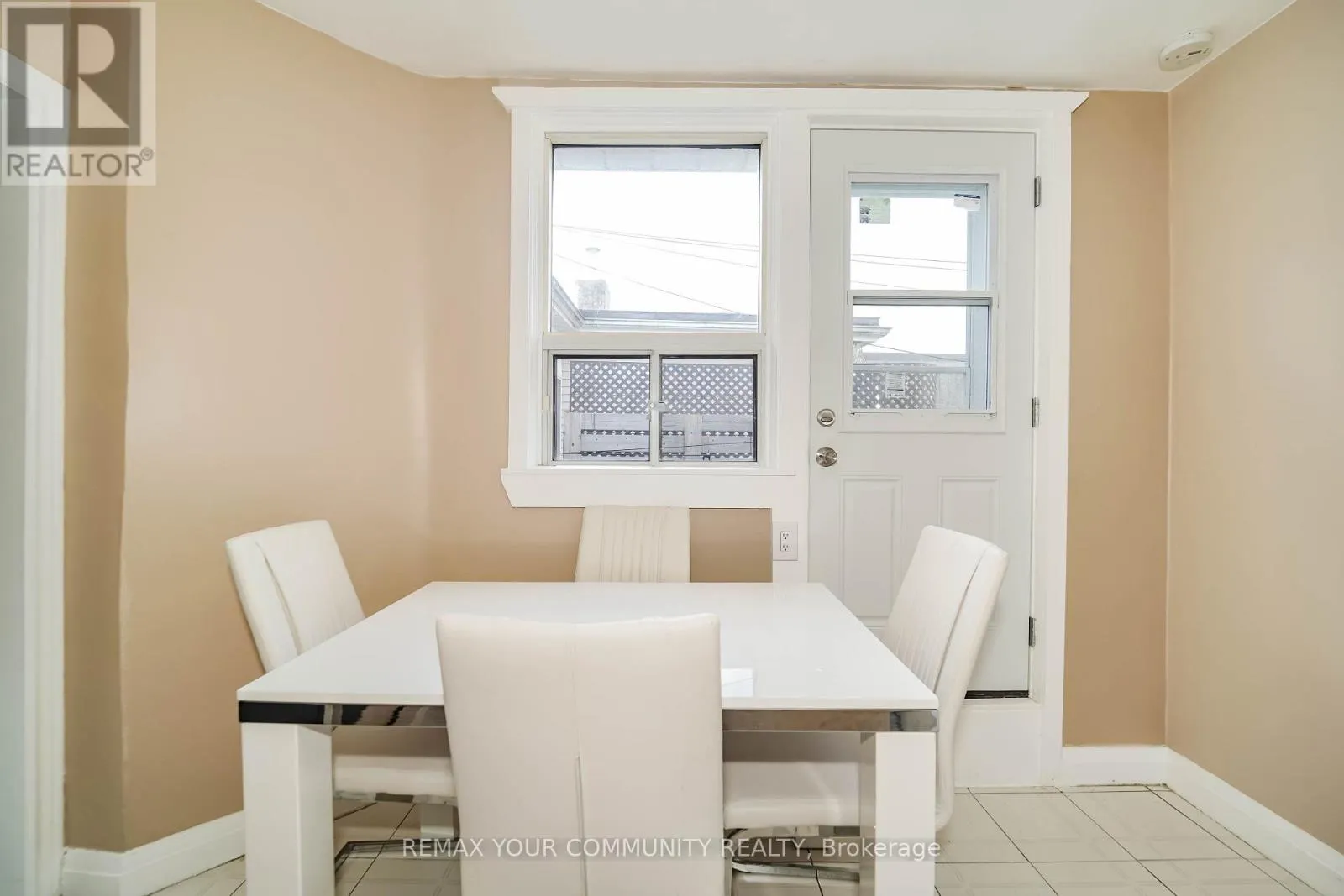 ROOM 3 - 1378 DANFORTH AVENUE