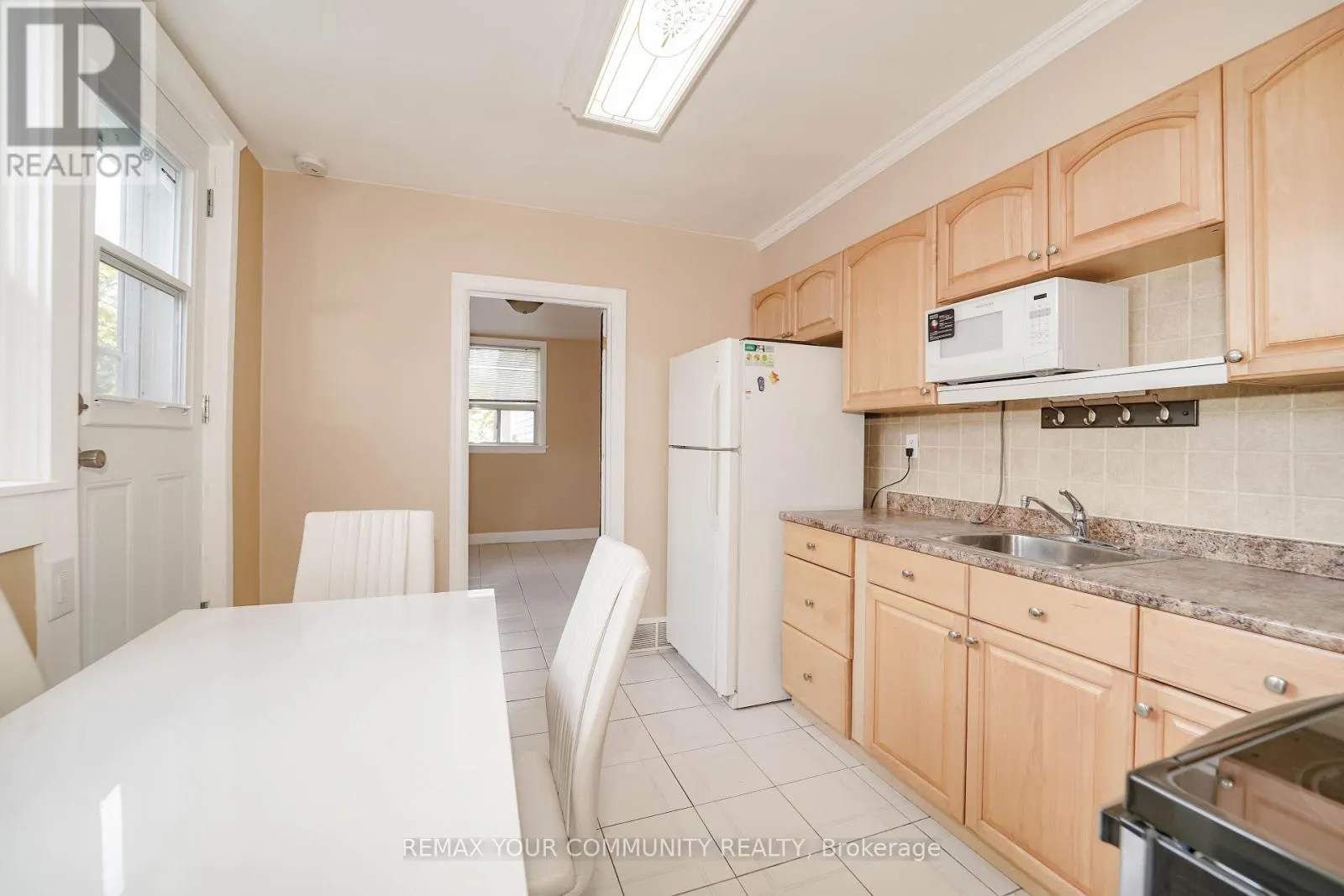 ROOM 3 - 1378 DANFORTH AVENUE