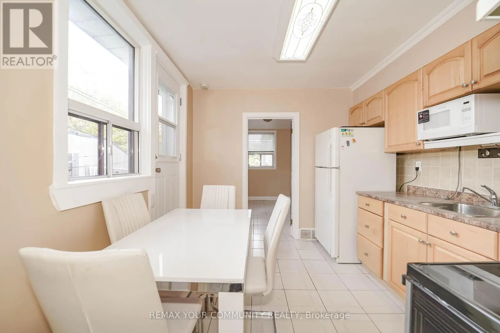 ROOM 3 - 1378 DANFORTH AVENUE