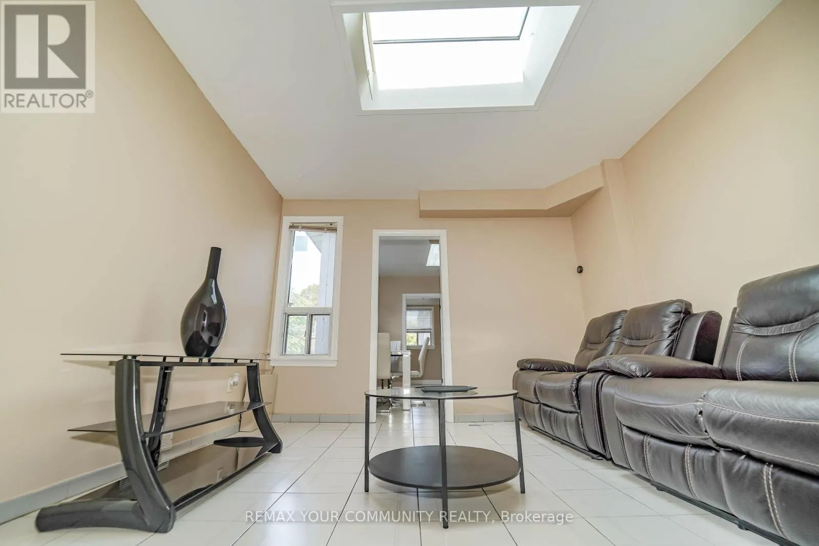 ROOM 3 - 1378 DANFORTH AVENUE