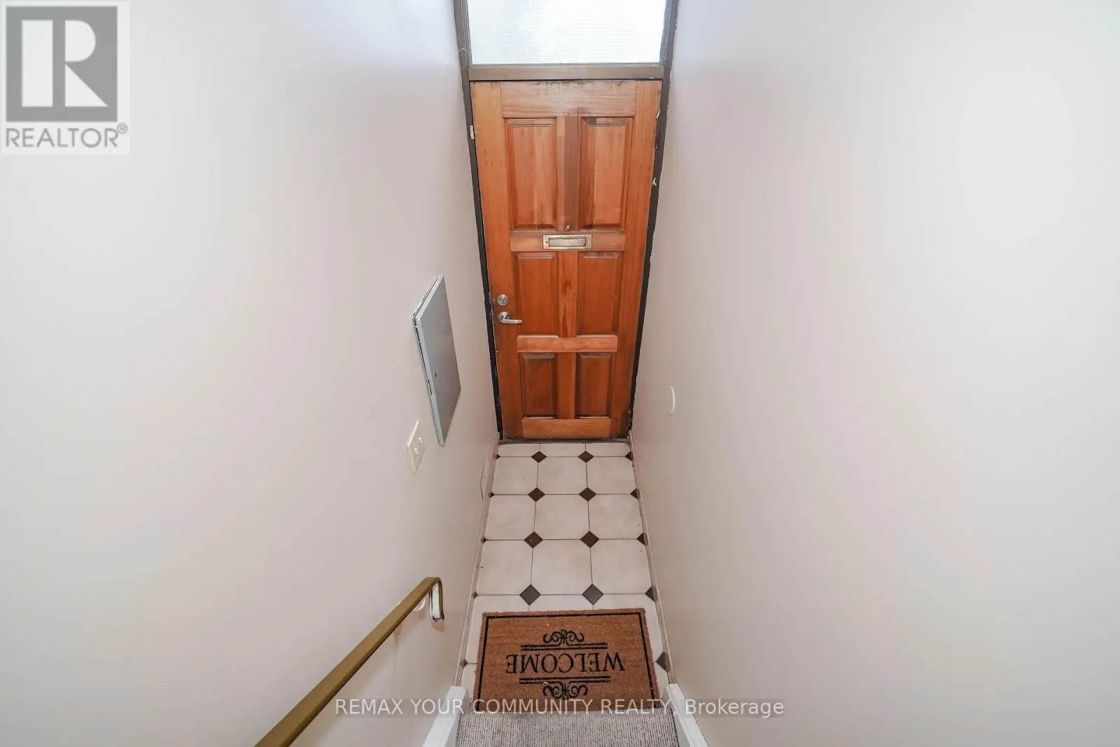 ROOM 3 - 1378 DANFORTH AVENUE