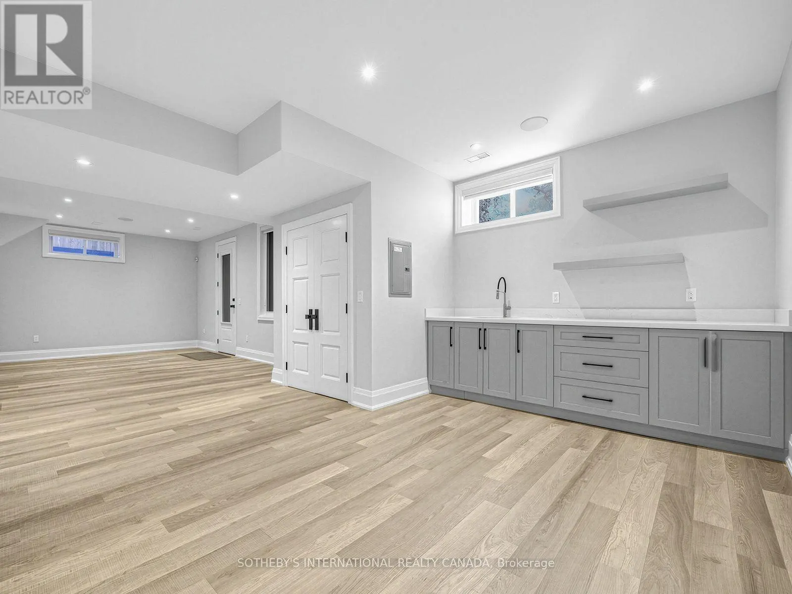 4 BIRCHLAWN AVENUE