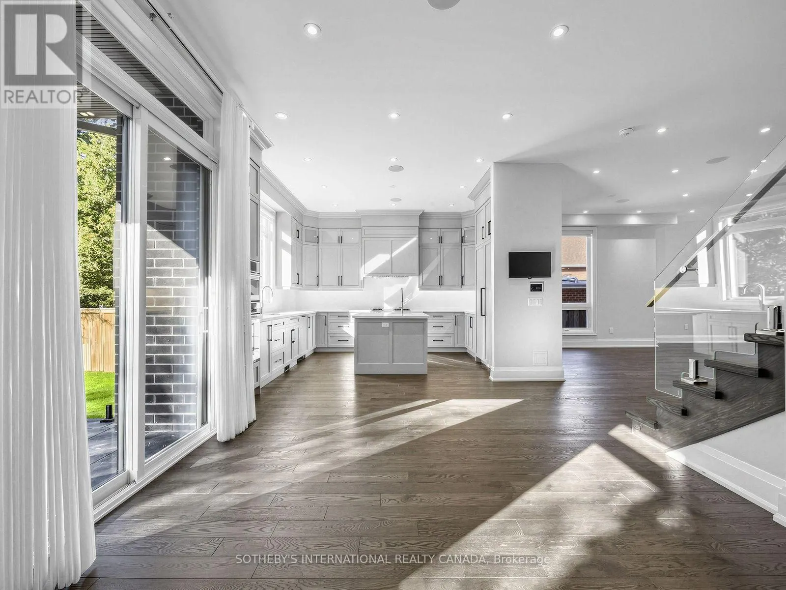 4 BIRCHLAWN AVENUE
