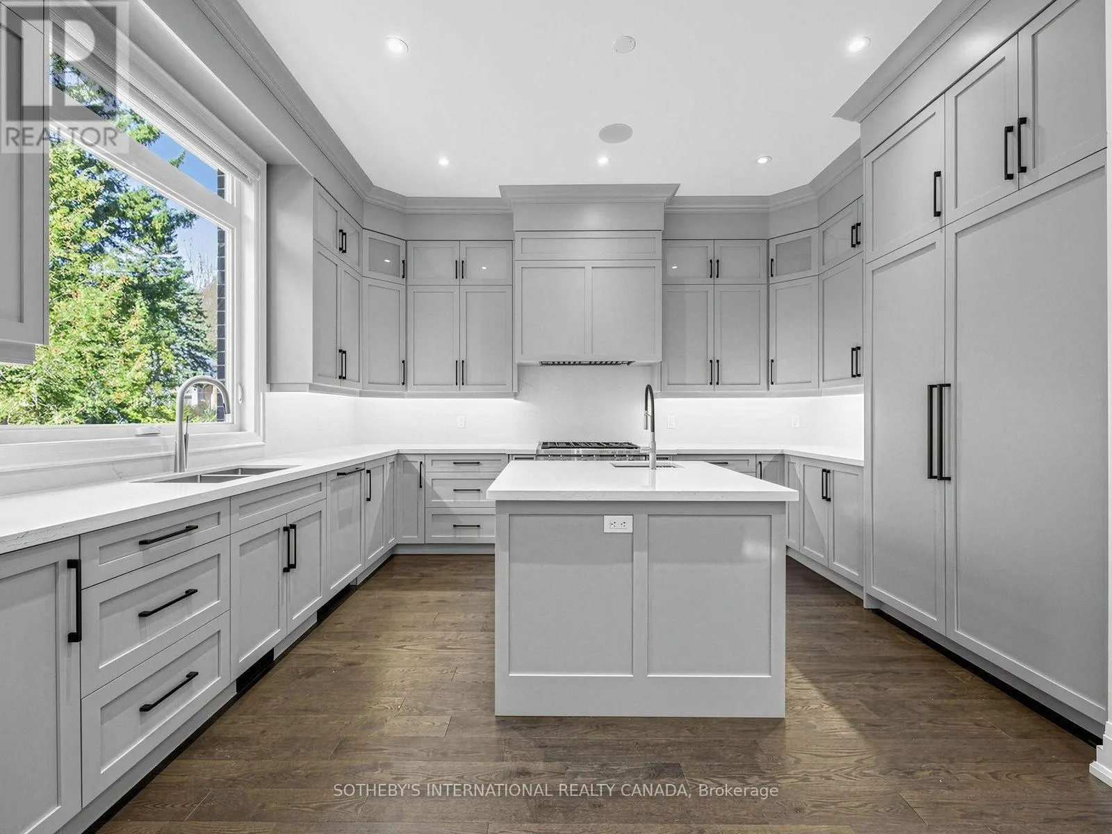 4 BIRCHLAWN AVENUE