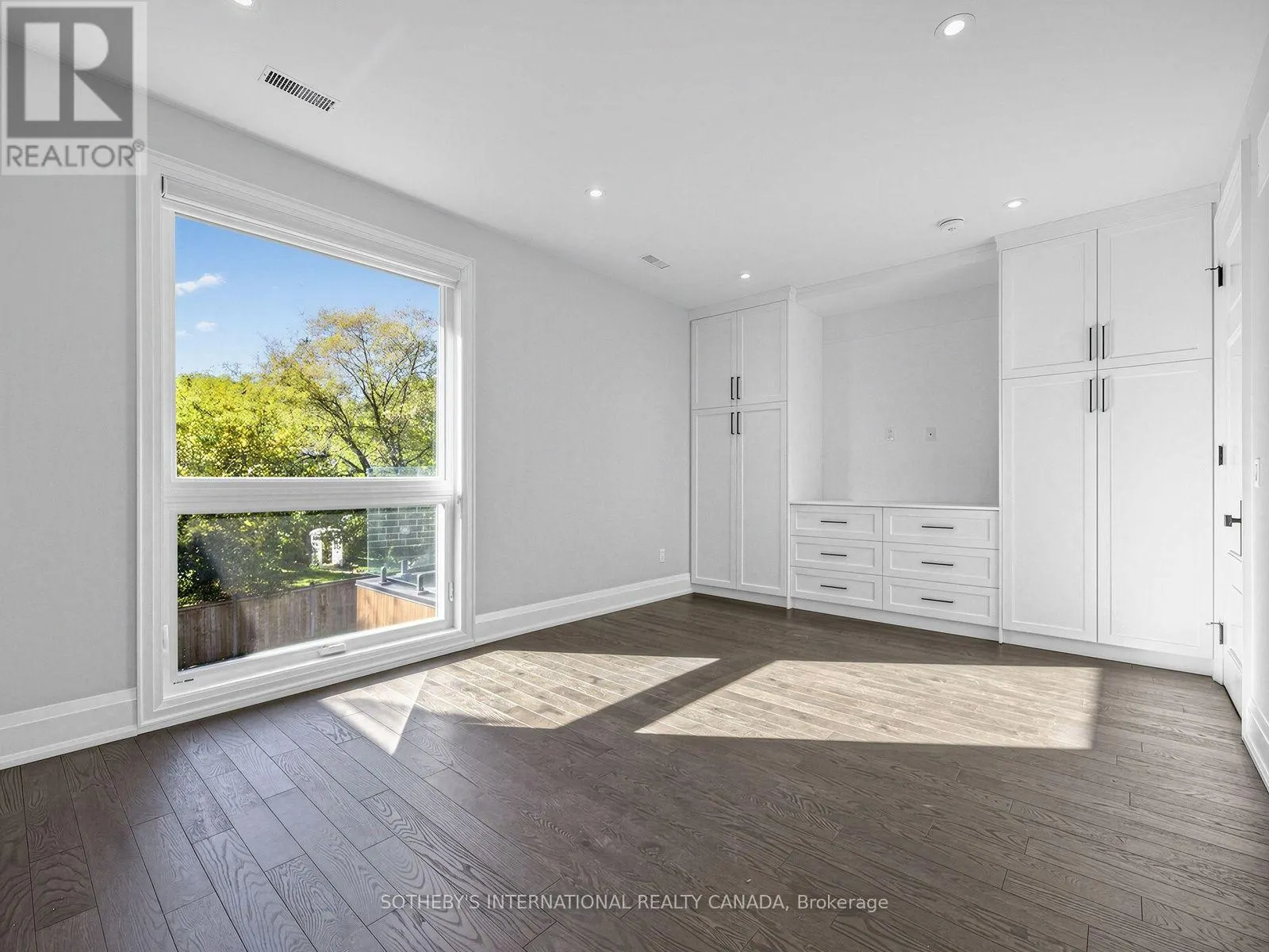 4 BIRCHLAWN AVENUE