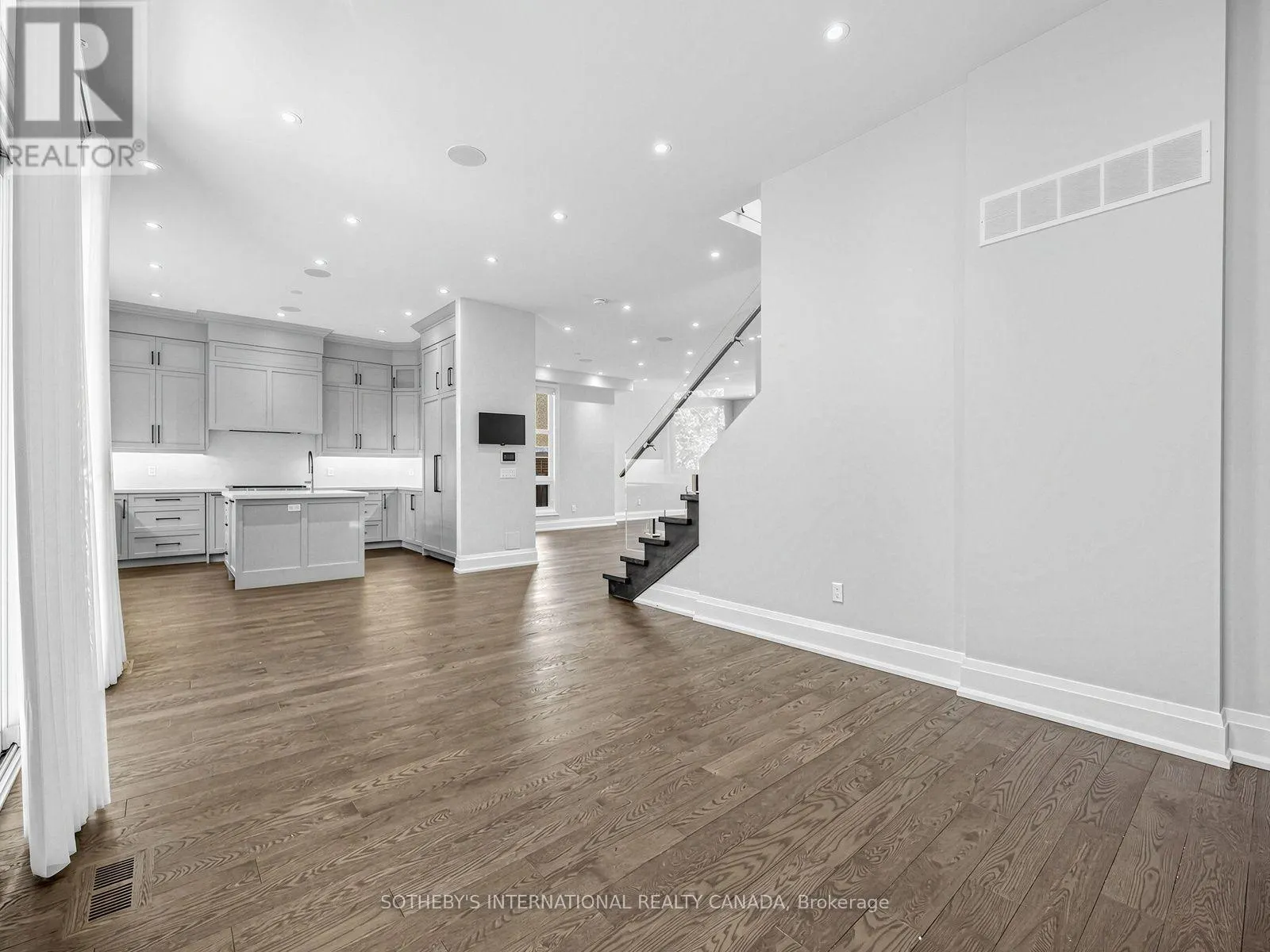 4 BIRCHLAWN AVENUE