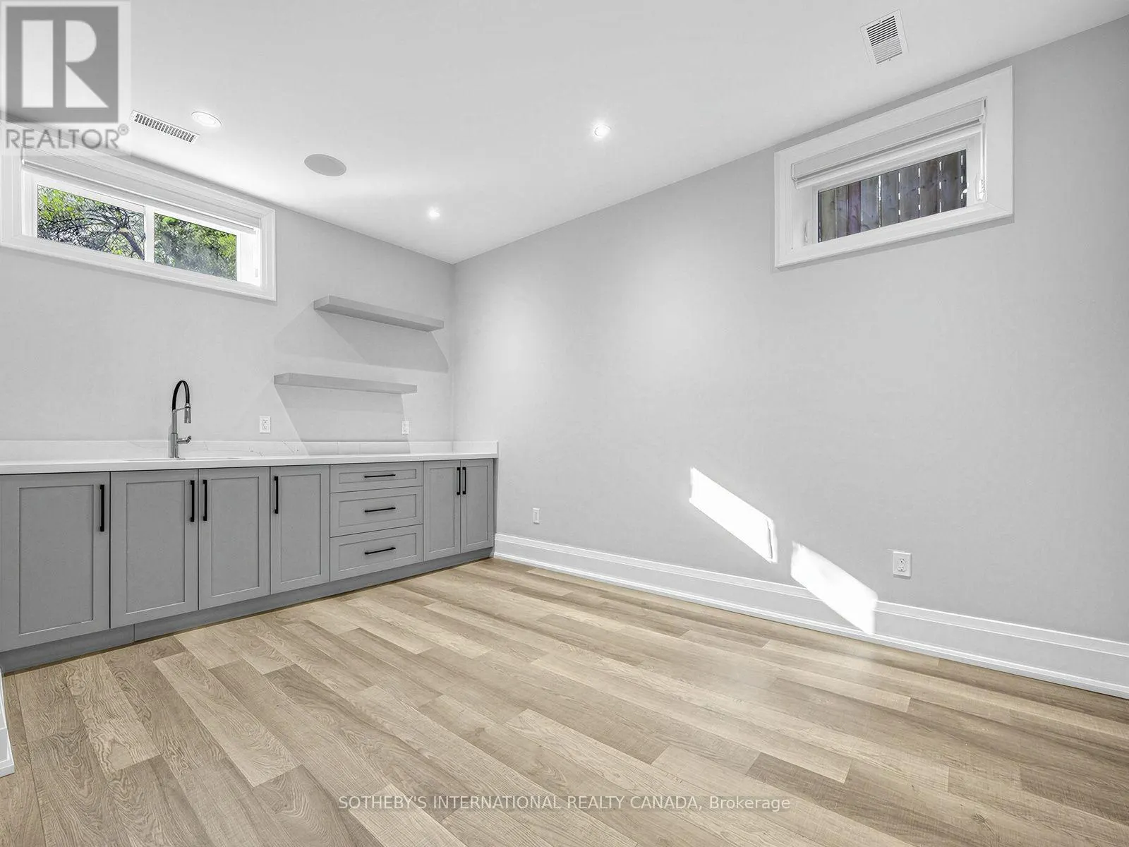 4 BIRCHLAWN AVENUE