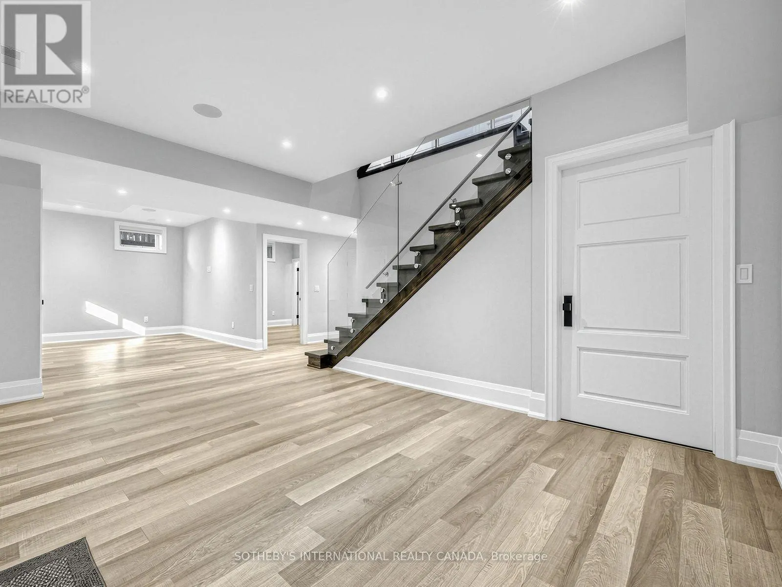 4 BIRCHLAWN AVENUE