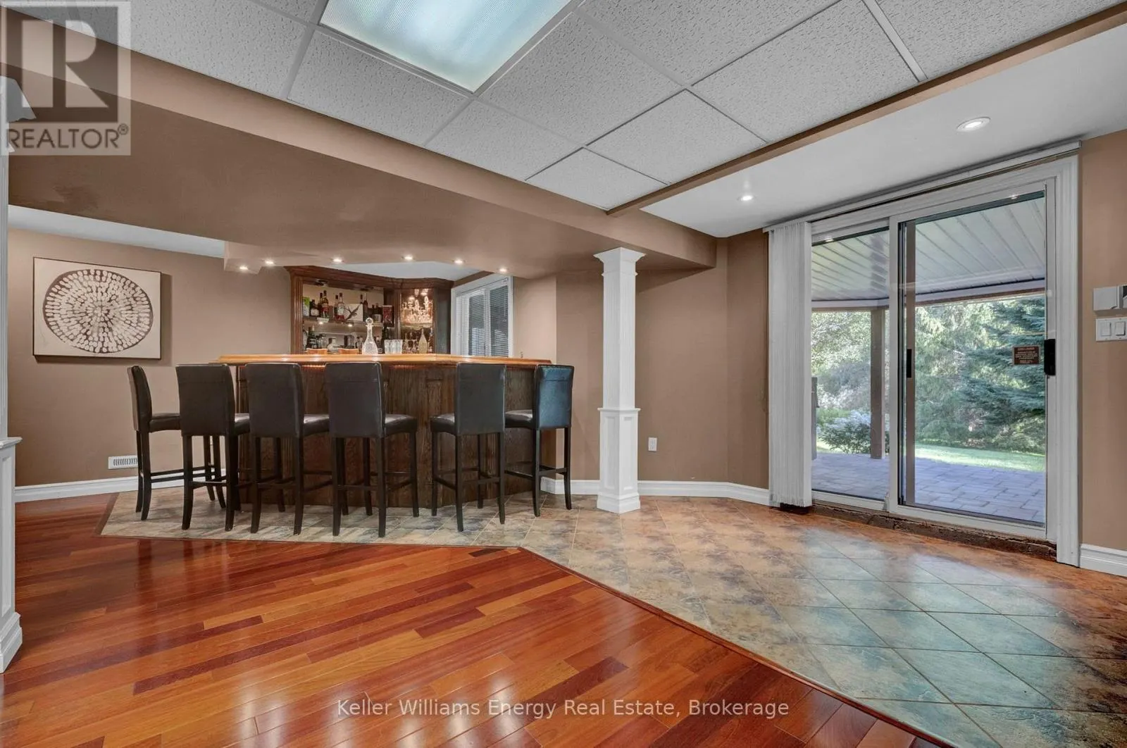 35 LIVING COURT