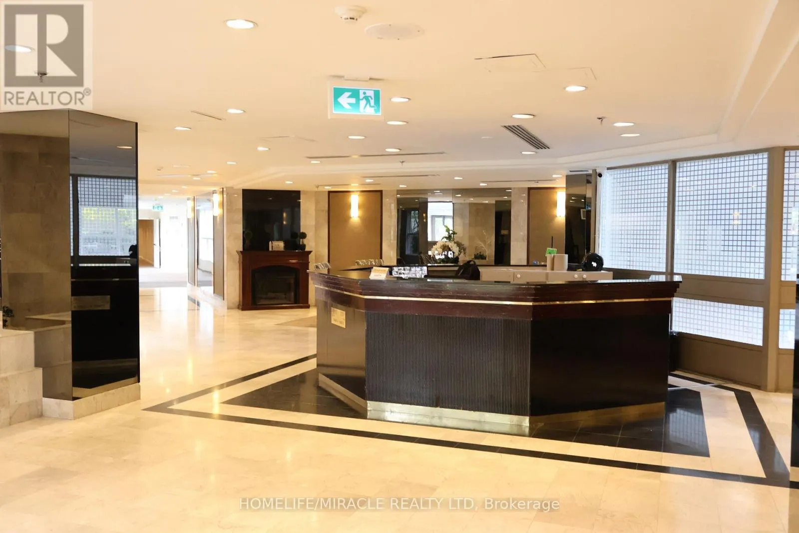 802 - 3233 EGLINTON AVENUE E