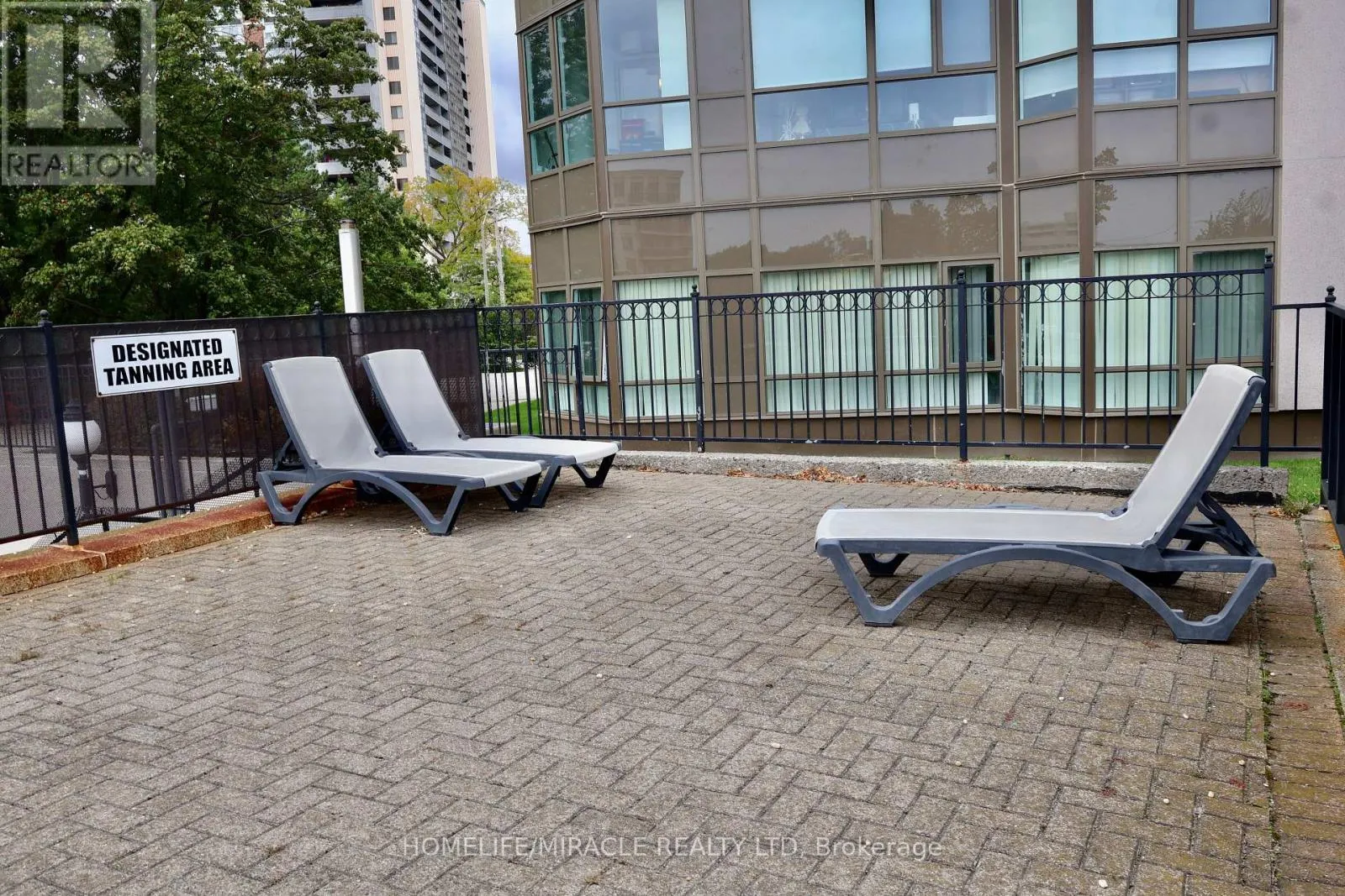 802 - 3233 EGLINTON AVENUE E