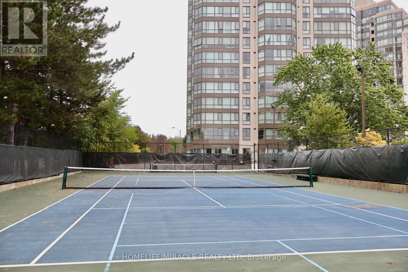 802 - 3233 EGLINTON AVENUE E