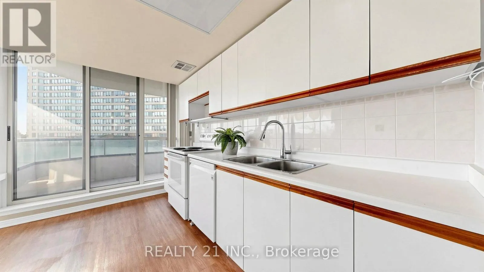 429 - 3 GREYSTONE WALK DRIVE