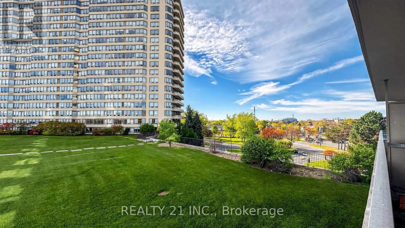 429 - 3 GREYSTONE WALK DRIVE