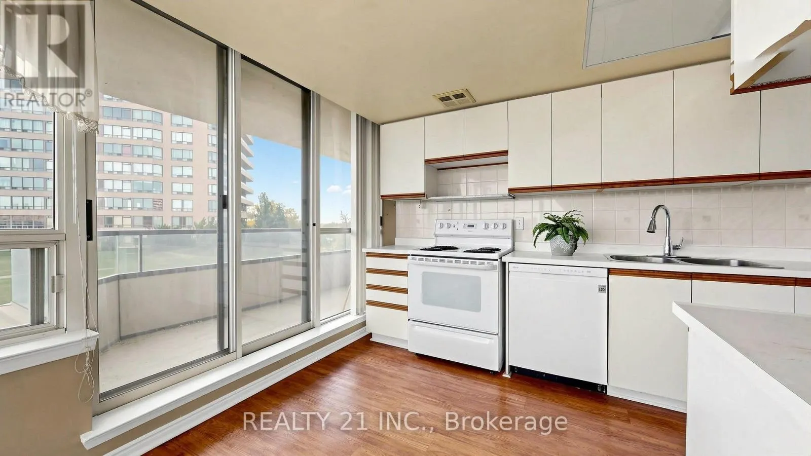 429 - 3 GREYSTONE WALK DRIVE