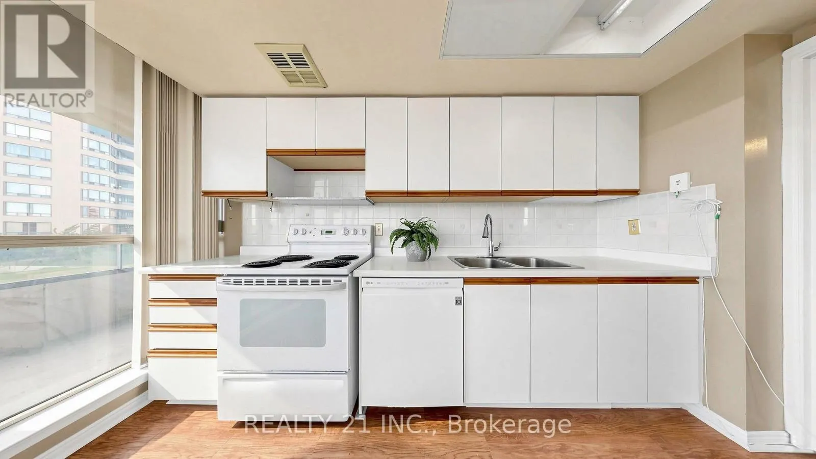 429 - 3 GREYSTONE WALK DRIVE