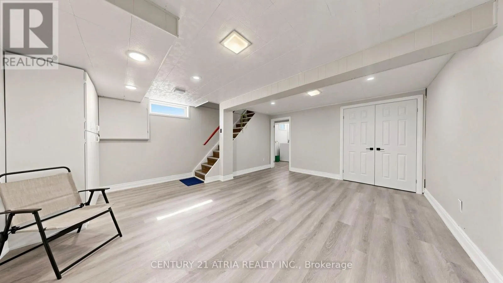 982 RENFREW COURT