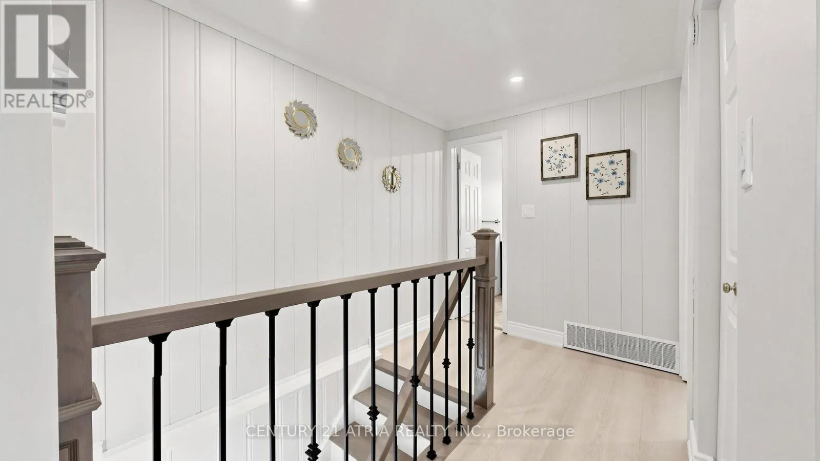 982 RENFREW COURT