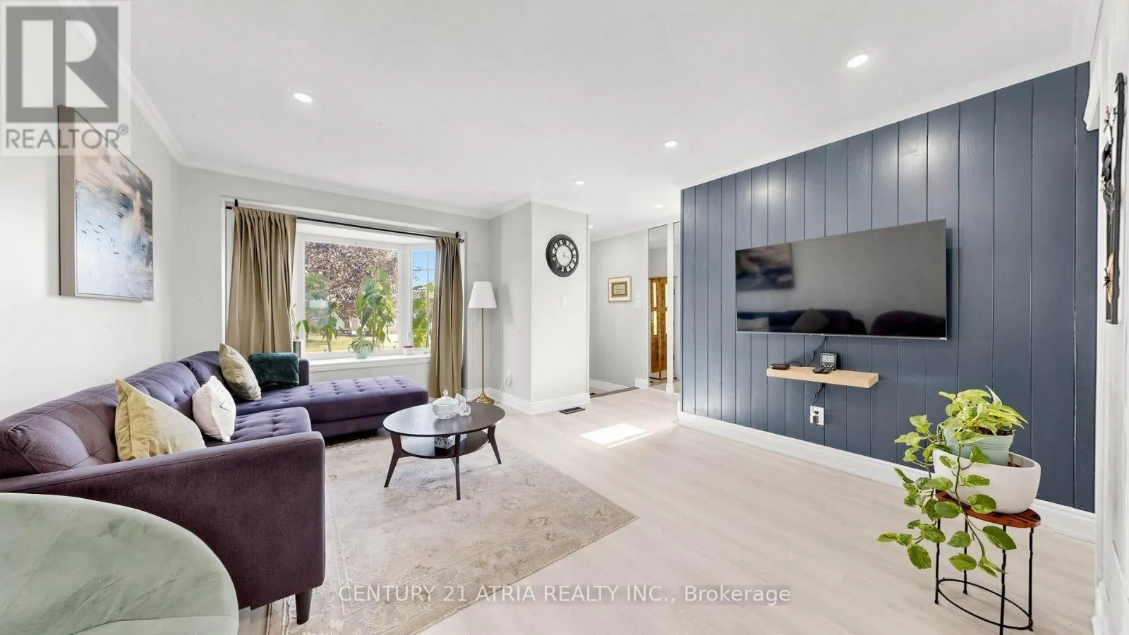 982 RENFREW COURT