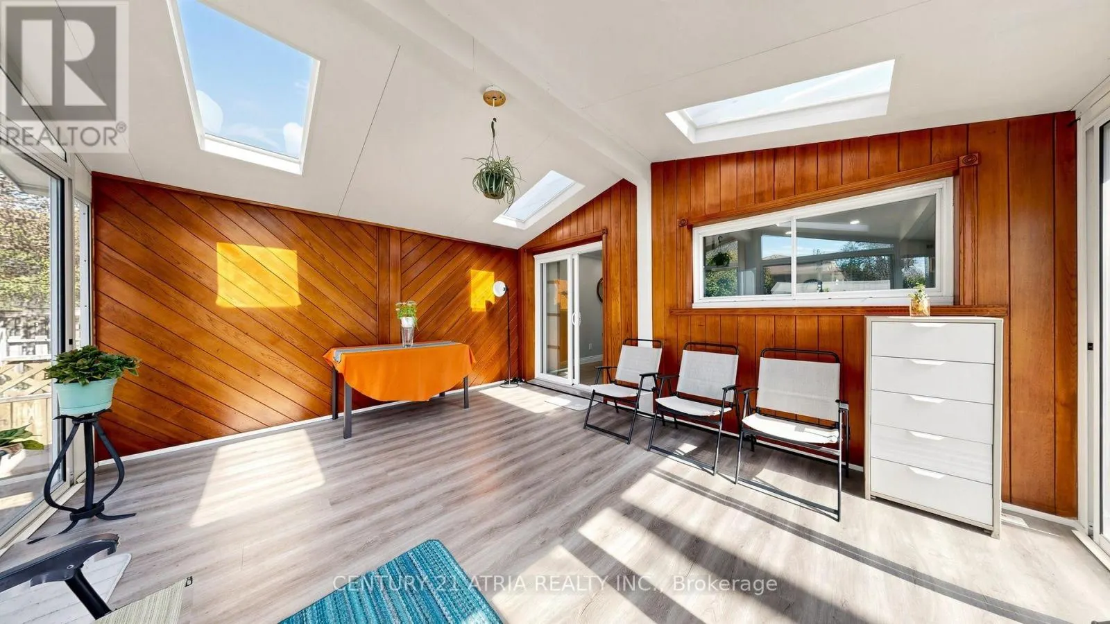 982 RENFREW COURT