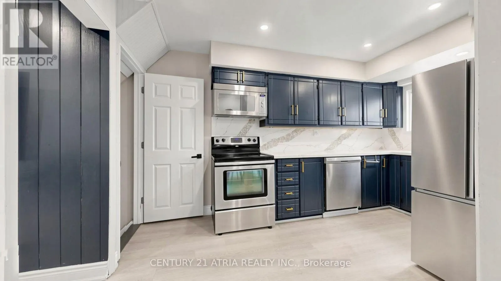 982 RENFREW COURT
