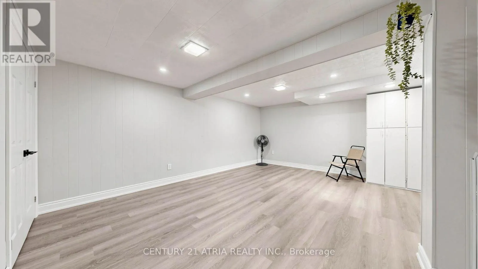 982 RENFREW COURT