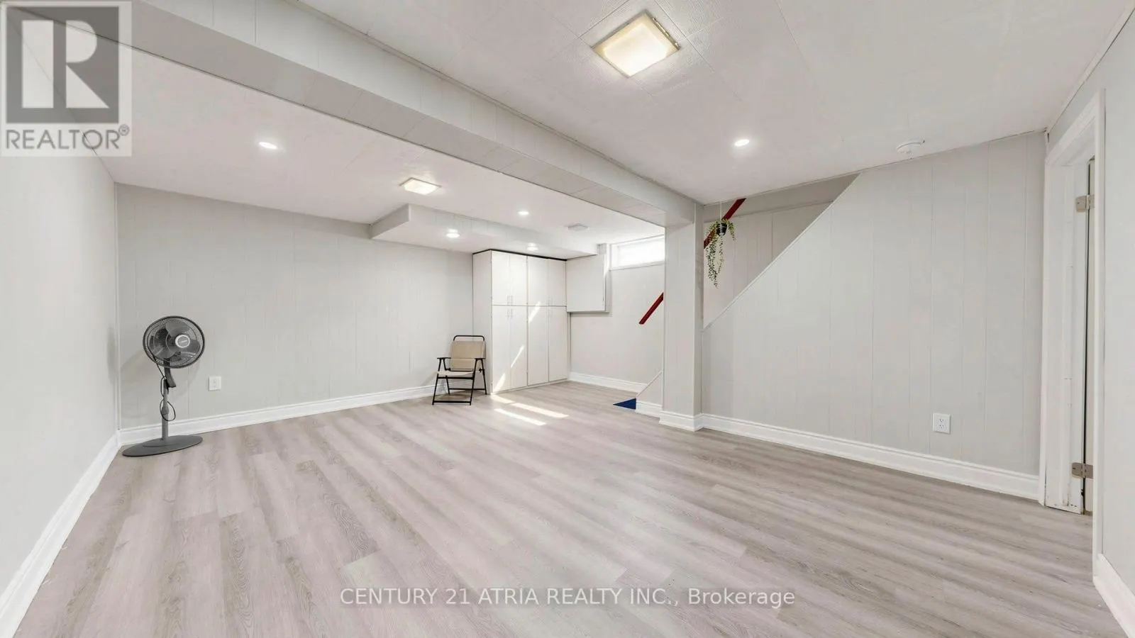 982 RENFREW COURT