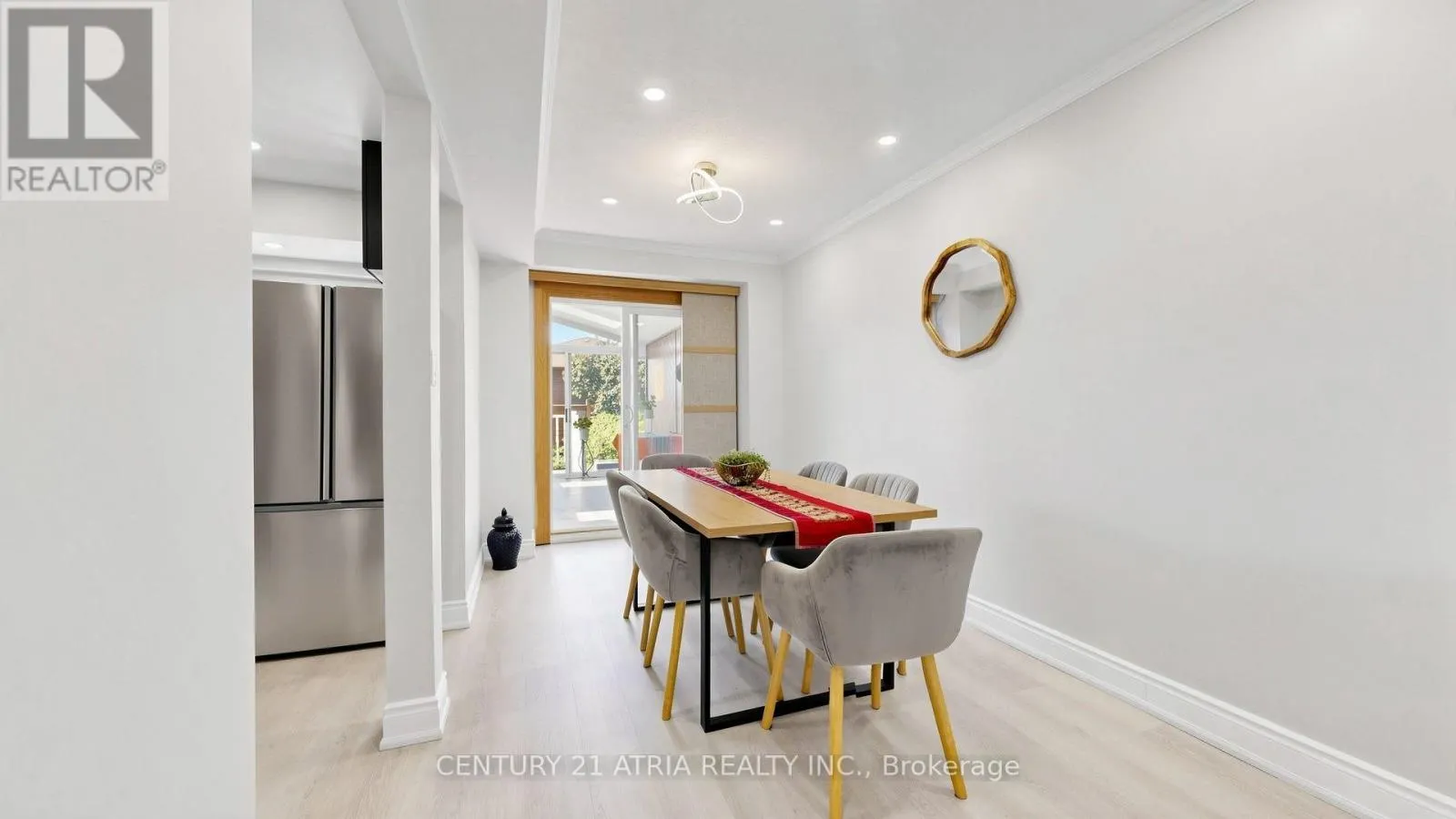 982 RENFREW COURT