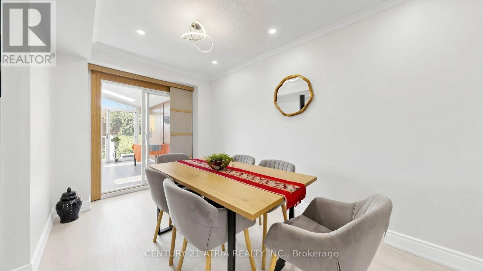982 RENFREW COURT