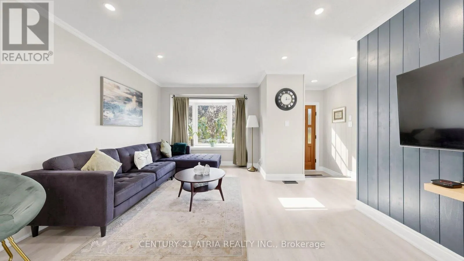 982 RENFREW COURT