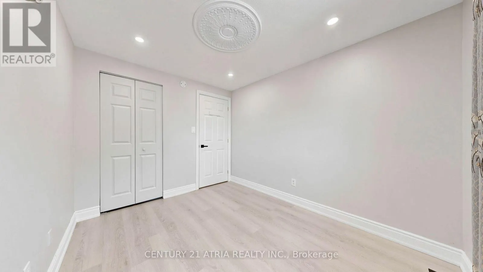 982 RENFREW COURT