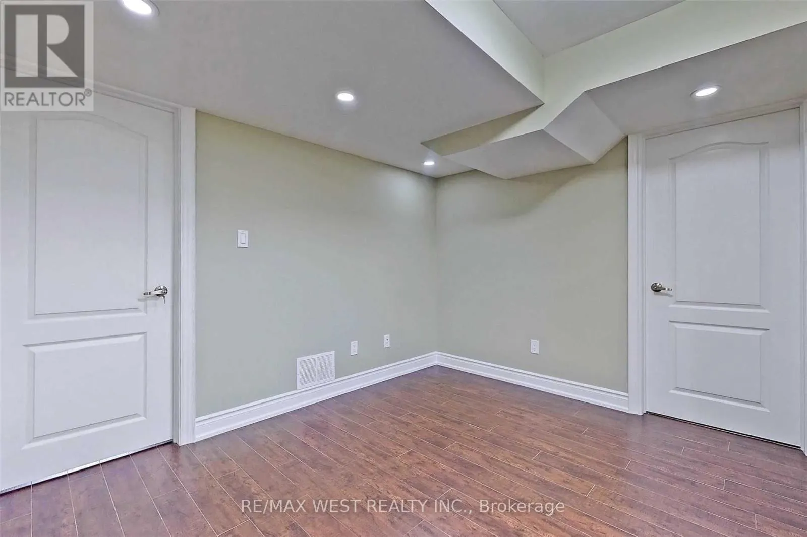 BSMT - 30 WILLIAMSON DRIVE W